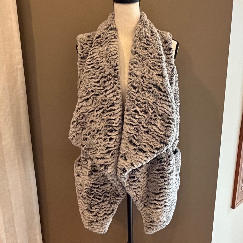 Jolt Faux Fur Cream & Black Lined Vest, Size Large